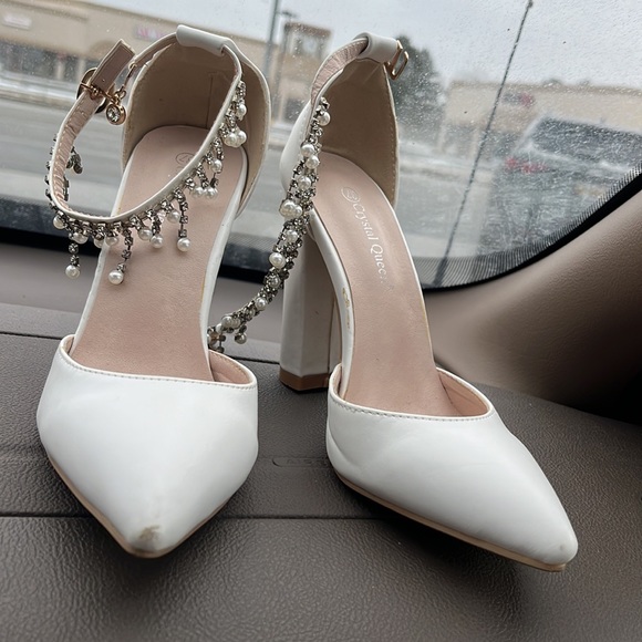 Shoes/Heels - Picture 3 of 3